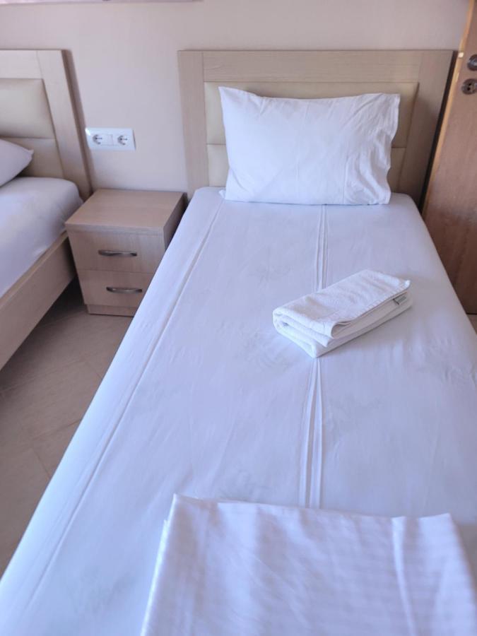 Marina Apartment Sarandë Eksteriør billede