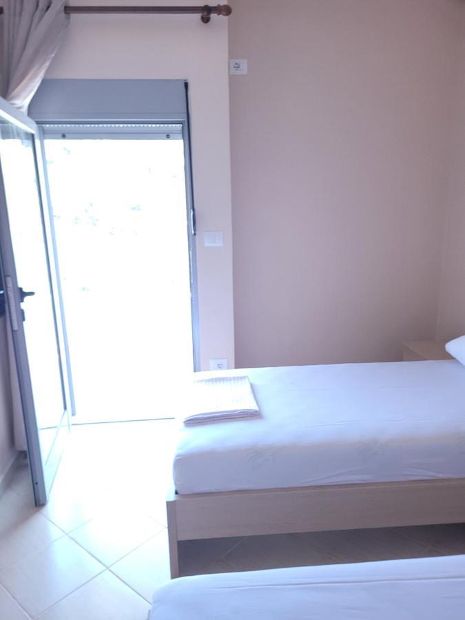 Marina Apartment Sarandë Eksteriør billede