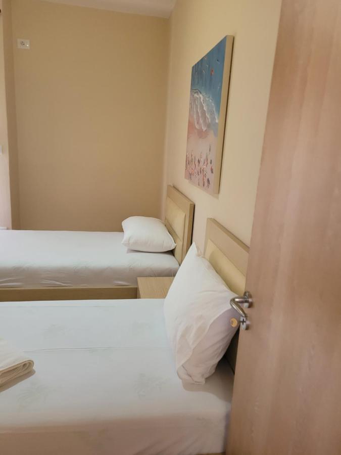 Marina Apartment Sarandë Eksteriør billede
